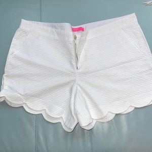 Nwot Lilly Pulitzer white scalloped shorts 14